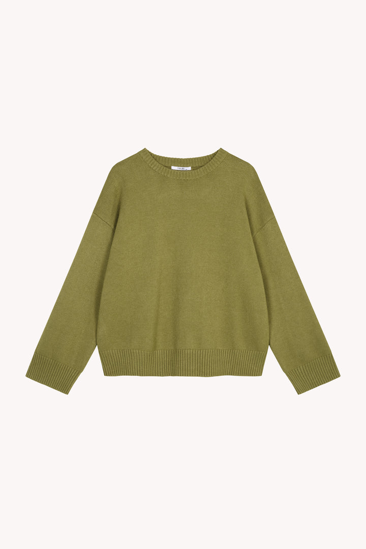 Oversized geschnittener Pullover aus weichem Strick mit Logo-Patch im Nacken und langen Ärmeln.
