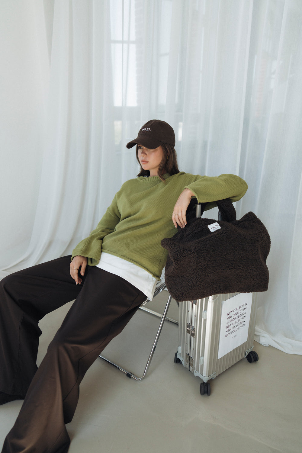 Lässiger Strick Pullover aus 100% Baumwolle mit Crew Neck in hellem Khaki Grün.