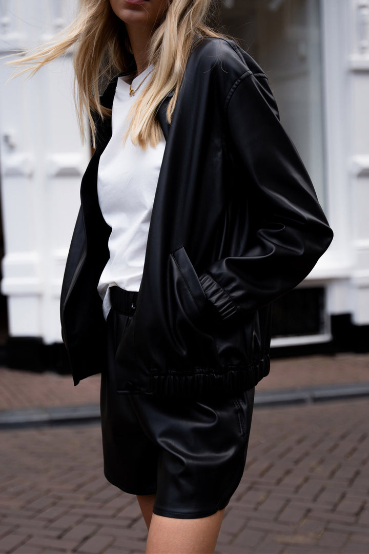 Villa_Sophie_Shorts_Jacke_schwarz