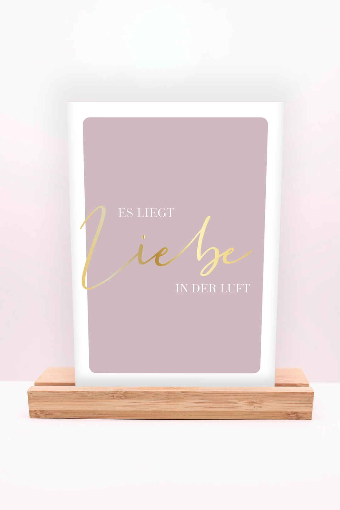 Postkarte "Es liegt Liebe in der Luft" mit Golddruck
